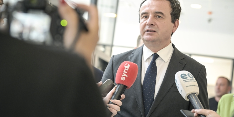 Kurti refuzon të përgjigjet për dështimin e konstituimit të Kuvendit: “Shiu është bereqet”