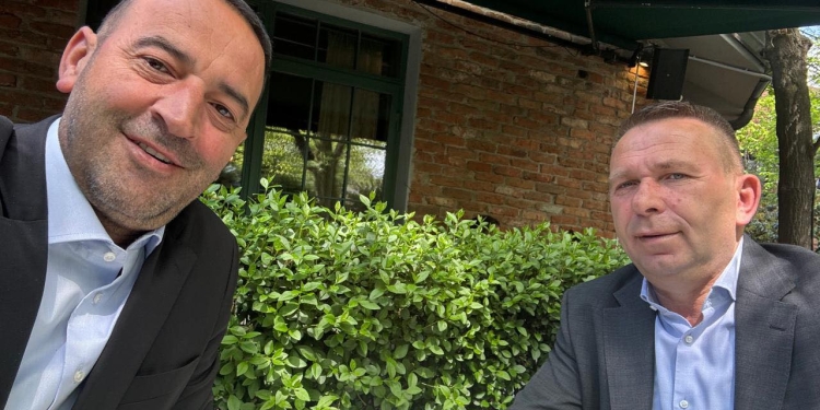 “Prapë bashkë pas 23 vitesh” – Daut Haradinaj publikon foto me Rrahman Ramën