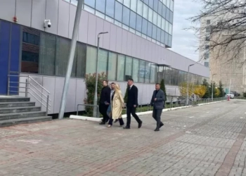 Kurti vazhdon takimet me përfaqësuesit e partive të pakicave, Fikrim Damka e Duda Balje i shkojnë në zyrë