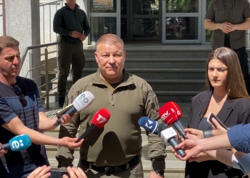 Drejtori i Policisë: Konfiskimi i armës zyrtare të një polici u bë për verifikim nëse u përdor në vrasje