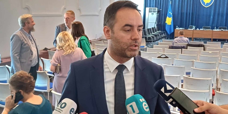 Konjufca mbledh më 8 prill kryetarët e partive për përgatitjen e seancës konstituive