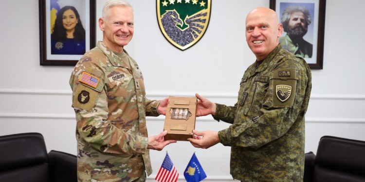 Gjenerali amerikan viziton Kosovën për përgatitjet për ushtrimin “Defender 2025”