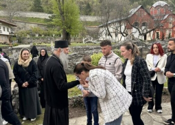 Patriarku serb Porfirije arrin në Patriarkanën e Pejës në prag të Pashkëve ortodokse