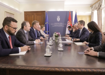 Sorensen pas takimit me Gjuriq e Petkoviq: Patëm diskutime të mira rreth përpjekjeve për dialog