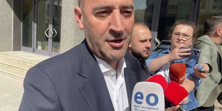 Haradinaj:AAK voton nëse Shqipe Selimi ose Saranda Bogujevci propozohen për kryeparlamentare