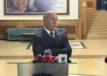 Haradinaj për raportin me Limajn: Tha a e pijmë nga një cigare, thashë jo, e kam lanë