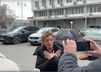 Qesharake, Adriana Matoshi e bën shqiponjën kur pyetet për formimin e Qeverisë: Ka m`u bo më e mira për krejt