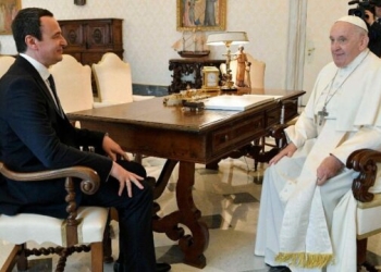 Kurti në librin e ngushëllimeve për Papën: Udhëheqës i përulur, i inspiruar nga dashuria, dhembshuria e humanizmi social