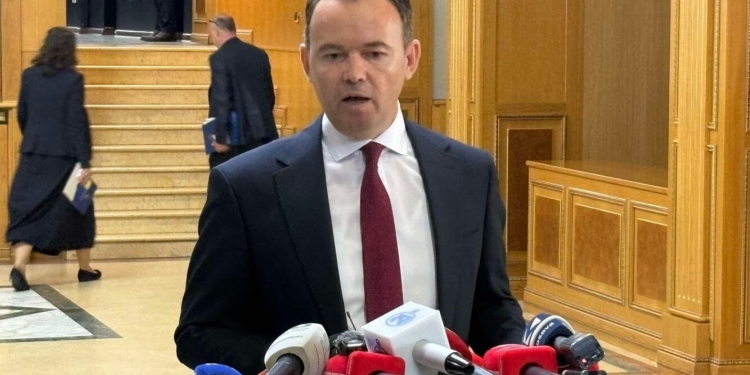 Peci: Kandidati për kryeparlamentar, në diskrecion të VV-së