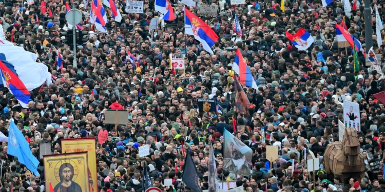 Studentët serbë njoftojnë Parlamentin Evropian për dhunën dhe represionin në Serbi