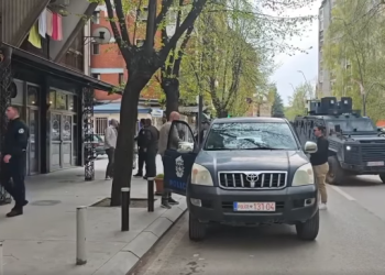 Policia me aksion në veri, konfiskohet një “tromblon” dhe disa karikatorë të mbushur