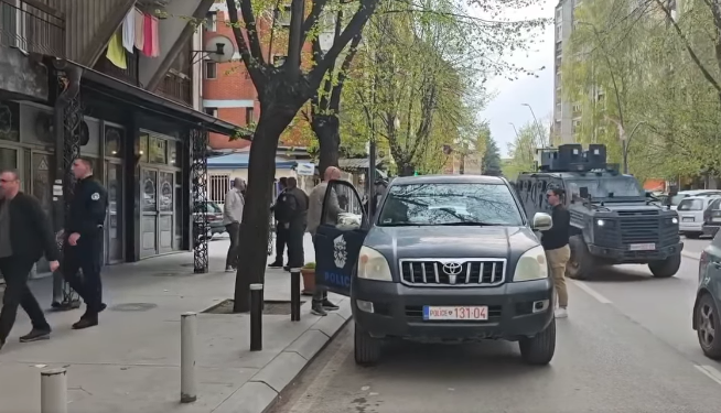 Policia me aksion në veri, konfiskohet një “tromblon” dhe disa karikatorë të mbushur
