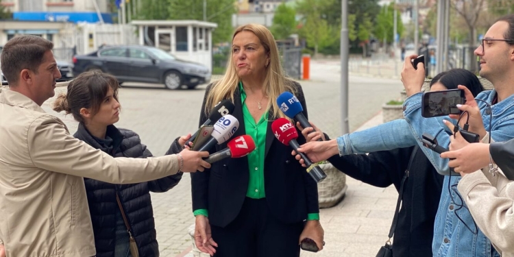Kadrijaj-AAK : Qëndrimi ynë i njëjtë, s’e votojmë Albulena Haxhiun për kryeparlamentare