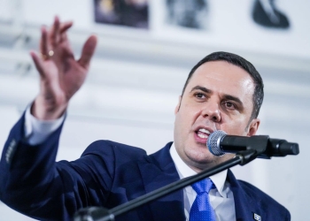 Abdixhiku mirëpret përgjigjen e Osmanit: Do të kërkojmë sërish dorëheqjen e atyre që duan t’i mbajën dy poste