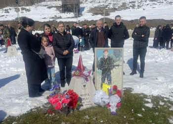 Familjarët rikujtojnë heroizmin e dëshmorëve në Koshare, dhimbjen e mbajnë në zemër