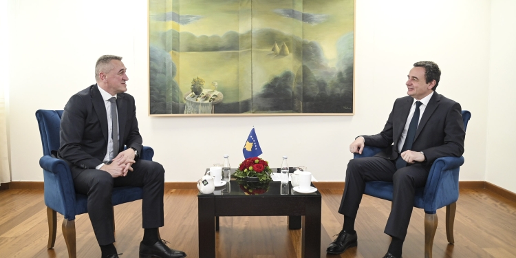 Kurti takohet me Nenad Rashiqin, merr mbështetjen e tij për formimin e qeverisë