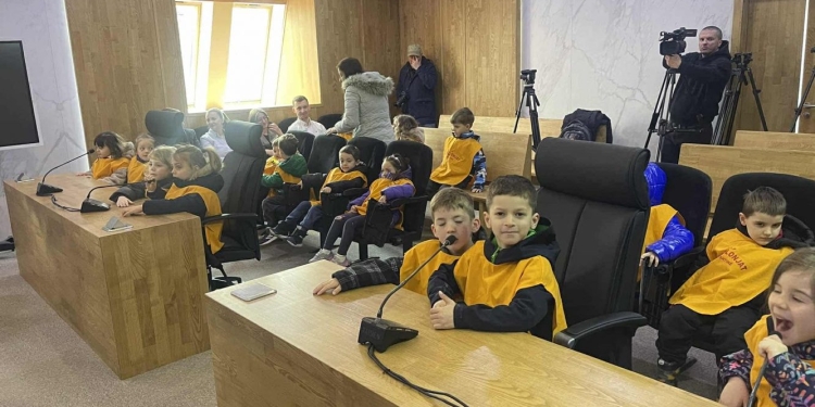 Gjykata Kushtetuese shënon Ditën e Kushtetutës me aktivitetin “Dita e Gjykatës së Hapur”