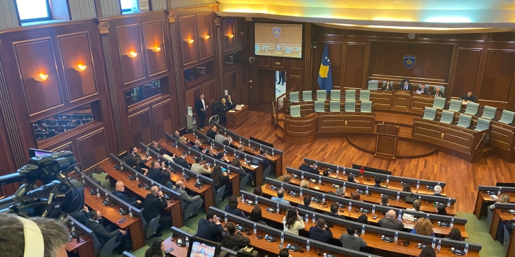 LAJMI I FUNDIT: Albulena Haxhiu dështon sërish të zgjidhet kryetare e Kuvendit, seanca konstituive ndërpritet