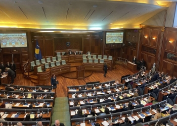 Raporti i Komisionit evidenton dorëheqjet e deklaruara të Kurtit dhe ministrave, me këtë formulim opozita jep votat