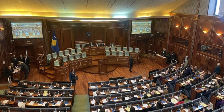 Raporti i Komisionit evidenton dorëheqjet e deklaruara të Kurtit dhe ministrave, me këtë formulim opozita jep votat