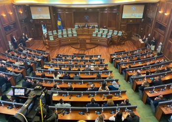 Po vazhdon seanca konstituive, a do të bëhet zgjedhja e kryeparlamentarit?