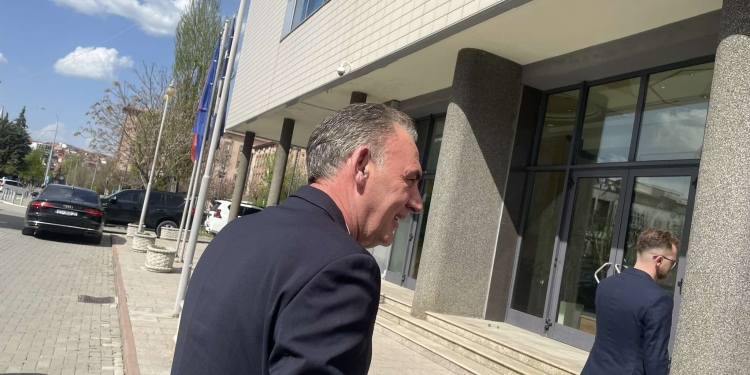 Limaj: Shpresoj që do të bëhen përpjekje për t’u afruar që të krijohen institucionet