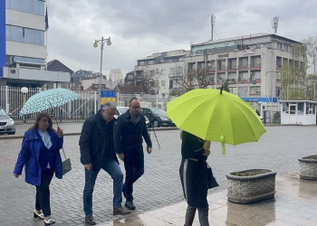 Deputetët e Listës Serbe mbërritën në Kuvend për regjistrim