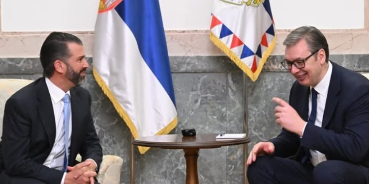 Mediat serbe: Djali i Trumpit do të takohet përsëri me Vuçiqin nesër në Beograd