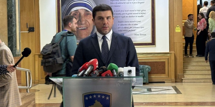 Krasniqi: VV-ja duhet ta ndërrojë kandidatin, sepse nuk kalon