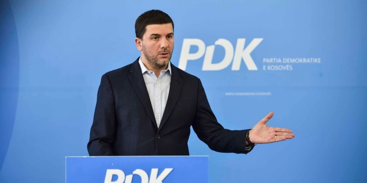 Krasniqi i PDK-së: Nëse Limaj bashkëpunon me Kurtin, s’mund ta votojmë për kryetar Kuvendi