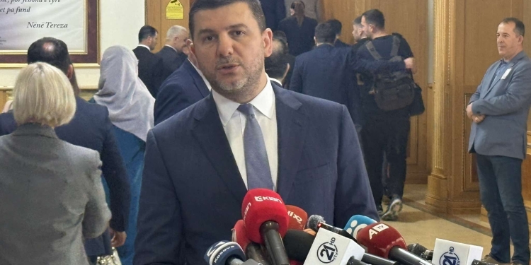 Krasniqi: Kjo është fyerje për  Kuvendin dhe qytetarët