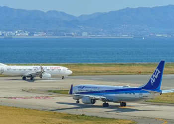 Një prej aeroporteve më të frekuentuara në botë po fundoset në det, ka 30 milionë vizitorë në vit