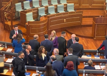Kuvendi i Kosovës në pauzë 15-minutëshe, pas formimit të Komisionit për verifikim e mandateve