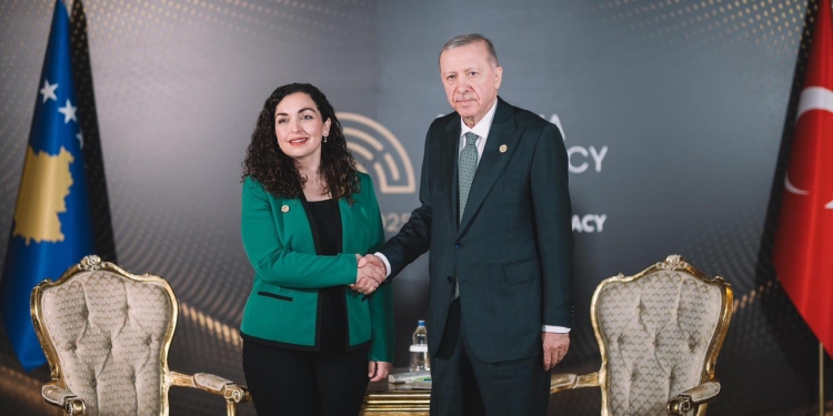 Osmani takohet me Erdoganin: Turqia, partner kyç për paqen, sigurinë dhe zhvillimin rajonal