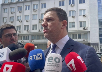 Deputetët e PDK-së arritën në Kuvend për t’u regjistruar