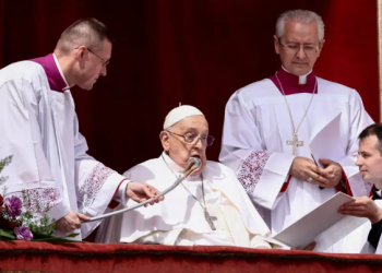 Papa Françesku shfaqet të dielën e Pashkëve pas një sëmundjeje të rëndë