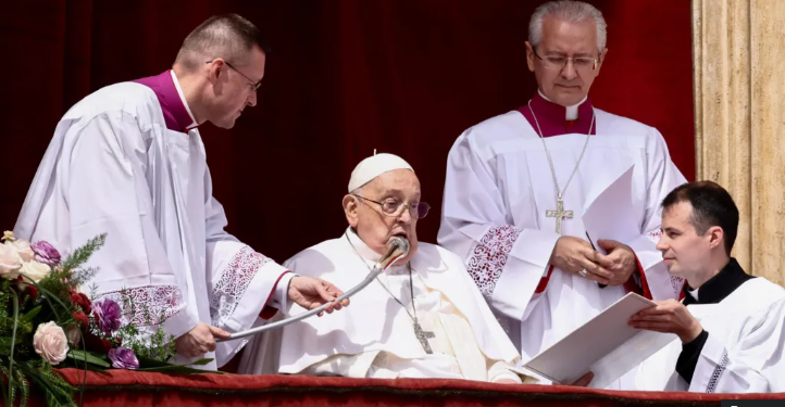 Papa Françesku shfaqet të dielën e Pashkëve pas një sëmundjeje të rëndë