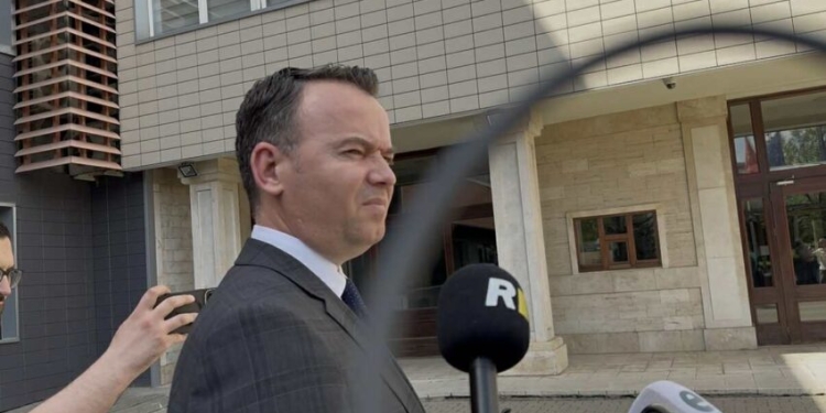 A do të jetë Albulena Haxhiu sërish e propozuara e VV-së për kryeparlamentare? Tregon Faton Peci