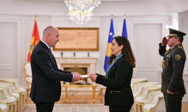 Osmani pranon letrat kredenciale nga ambasadori i ri i Malit të Zi, Bernard Çobaj