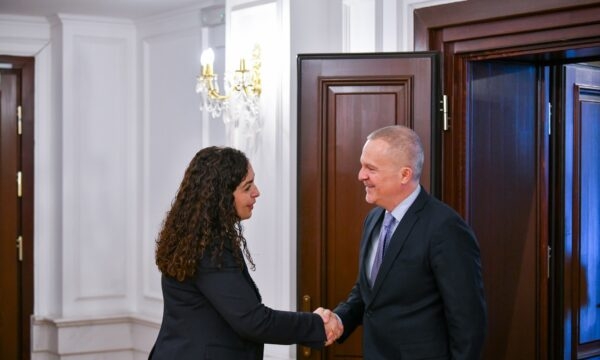 Osmani pret në takim lamtumirës ambasadorin e Italisë