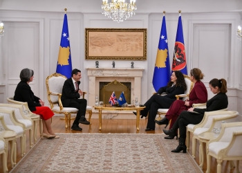 Osmani pret në takim një delegacion nga Anglia, diskutohet marrëveshja në fushat e mbrojtjes dhe ekonomisë