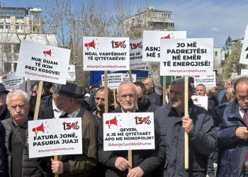 Protestë kundër shtrenjtimit të rrymës, kryemesazhi: Asnjë cent më shumë!