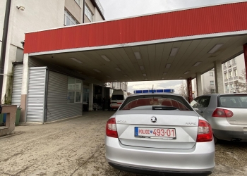 Aksidenti në Lubizhdë të Hasit, 11-vjeçari që u godit nga një veturë dërgohet në QKUK