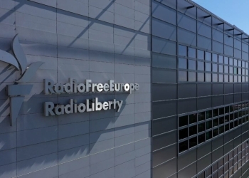 Gjykata urdhëron USAGM-in që t’ia ndajë Radios Evropa e lirë fondet për muajin prill