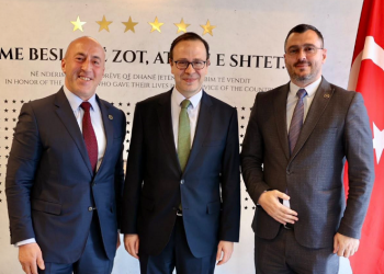 Haradinaj takon ambasadorin turk, flasin për zhvillimet në vend