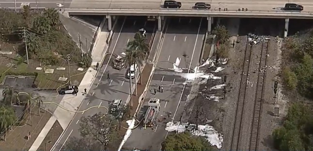 Florida, ShBA: Aeroplani përplaset në autostradë, vdesin tre persona