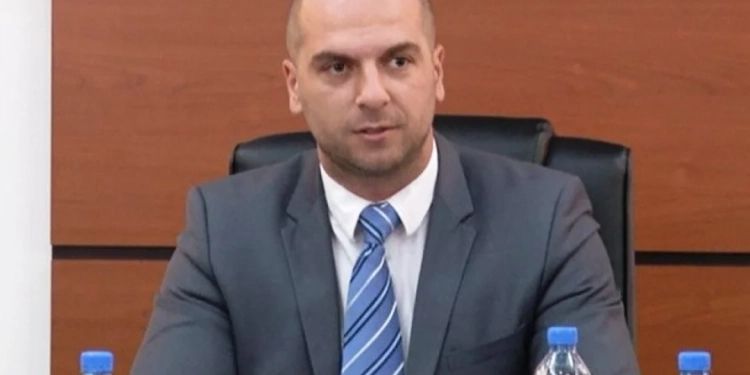 Slavko Simiq i Listës Serbe intervistohet si i pandehur për sulmet ndaj gazetarëve në vitin 2023