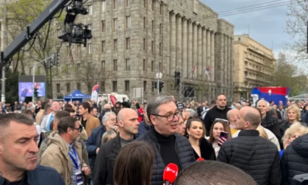 Vuçiq merr pjesë në tubimin e mbështetësve të pushtetit në Serbi