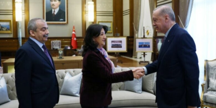 Pas 13 viteve, Erdogan takohet me deputetët kurdë – duan t’i japin fund konflikt dyzetvjeçar