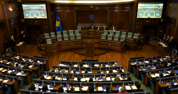 LAJMI I FUNDIT: Ndërpritet seanca konstituive